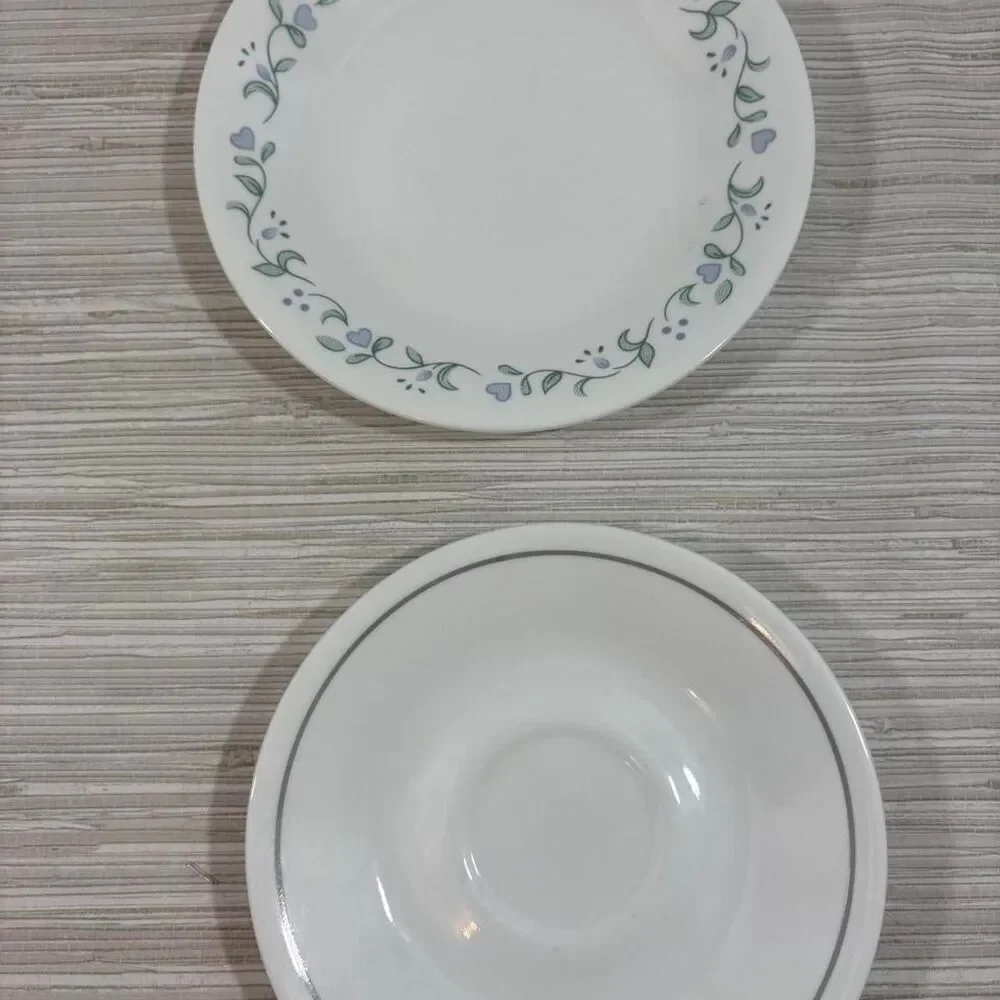 VTG CORELLE plate set cottagecore white
